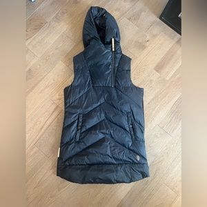 Indygena vest excellent condition! Longer style vest for weather comfort.